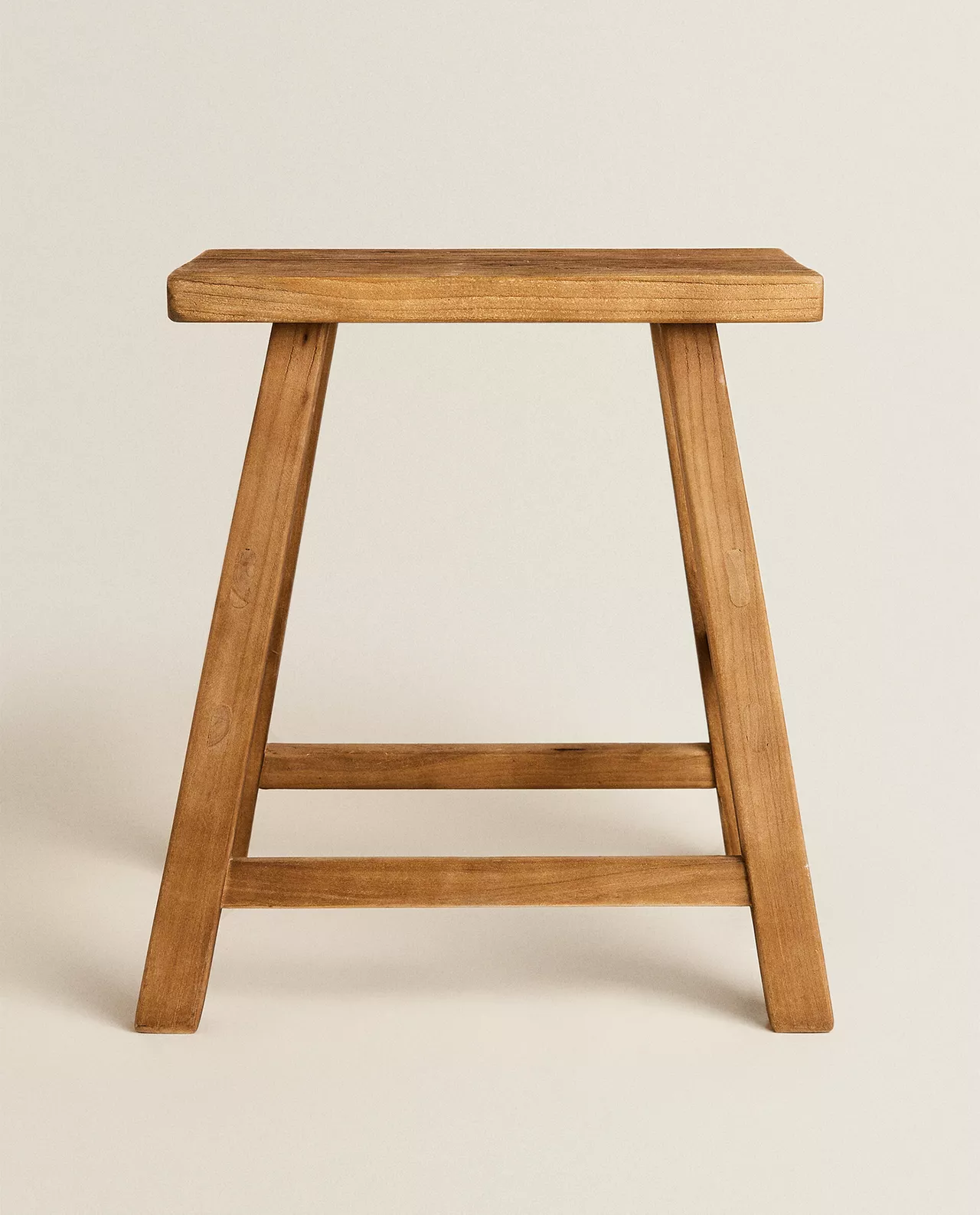 Taburete de madera