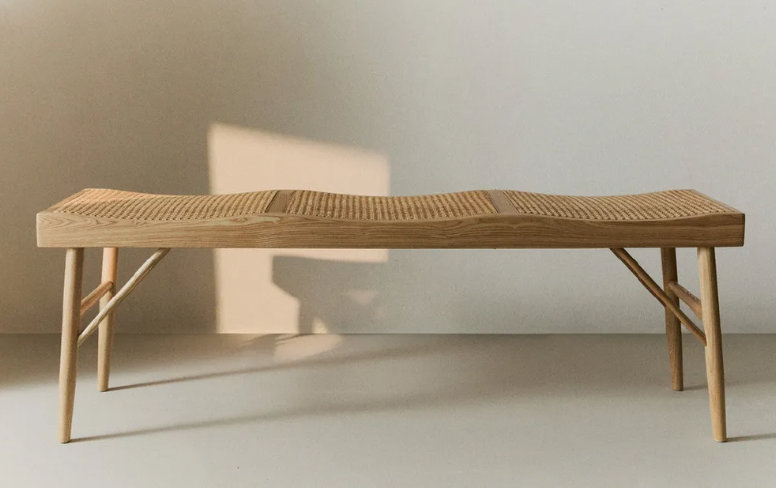 Banco de madera y ratán