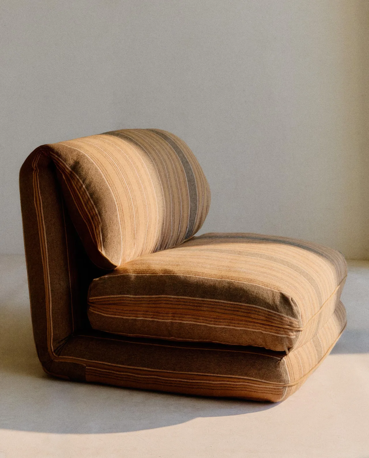 Sillón plegable a rayas